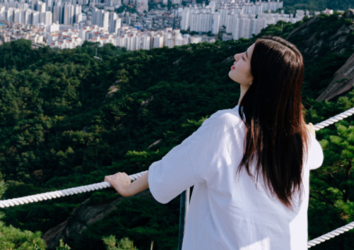 公交车短裙挺进太深了h女友：时代在变，我们的心也在变